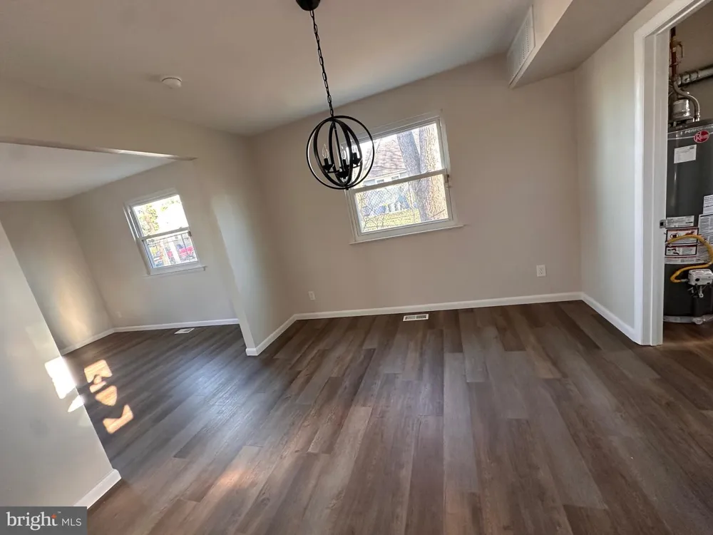 225 VELDE AVENUE Pennsauken, NJ 08110