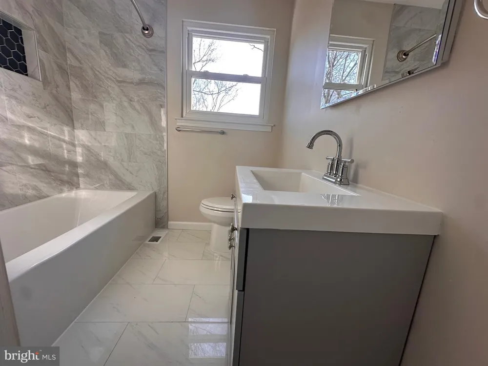 225 VELDE AVENUE Pennsauken, NJ 08110