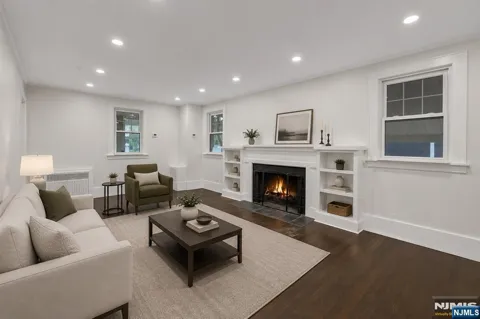 1087 Lambert Road