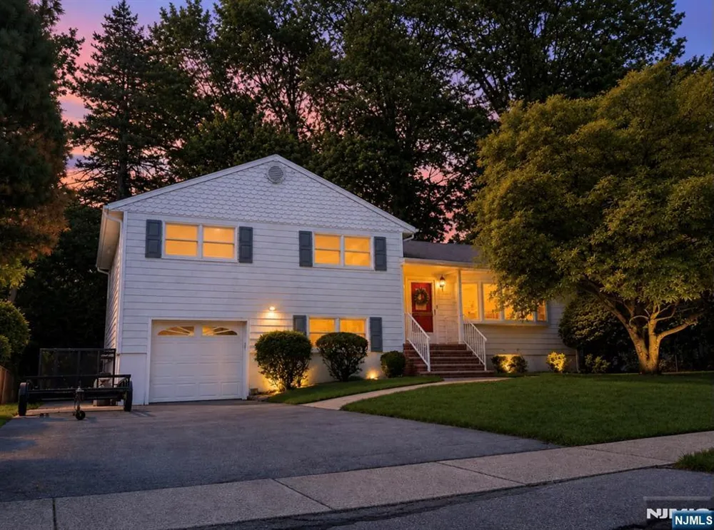 51 Earnshaw Place Clifton, NJ 07013