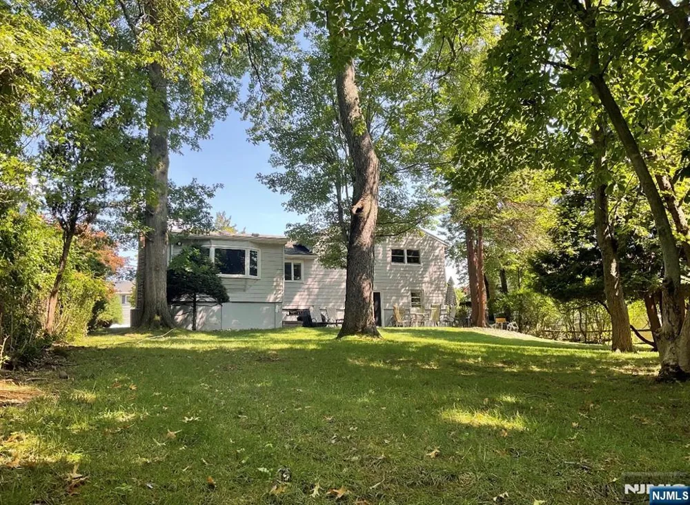 51 Earnshaw Place Clifton, NJ 07013
