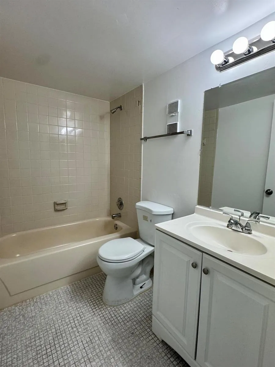 7770 NW 50TH STREET #209 Lauderhill, FL 33351