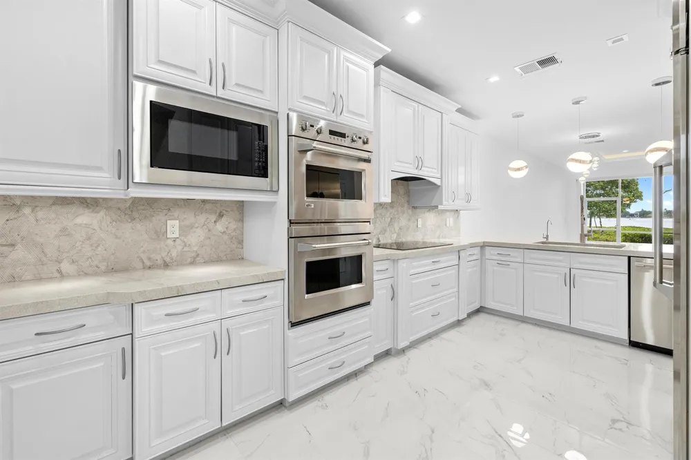 88 Lakeshore Drive Hypoluxo, FL 33462