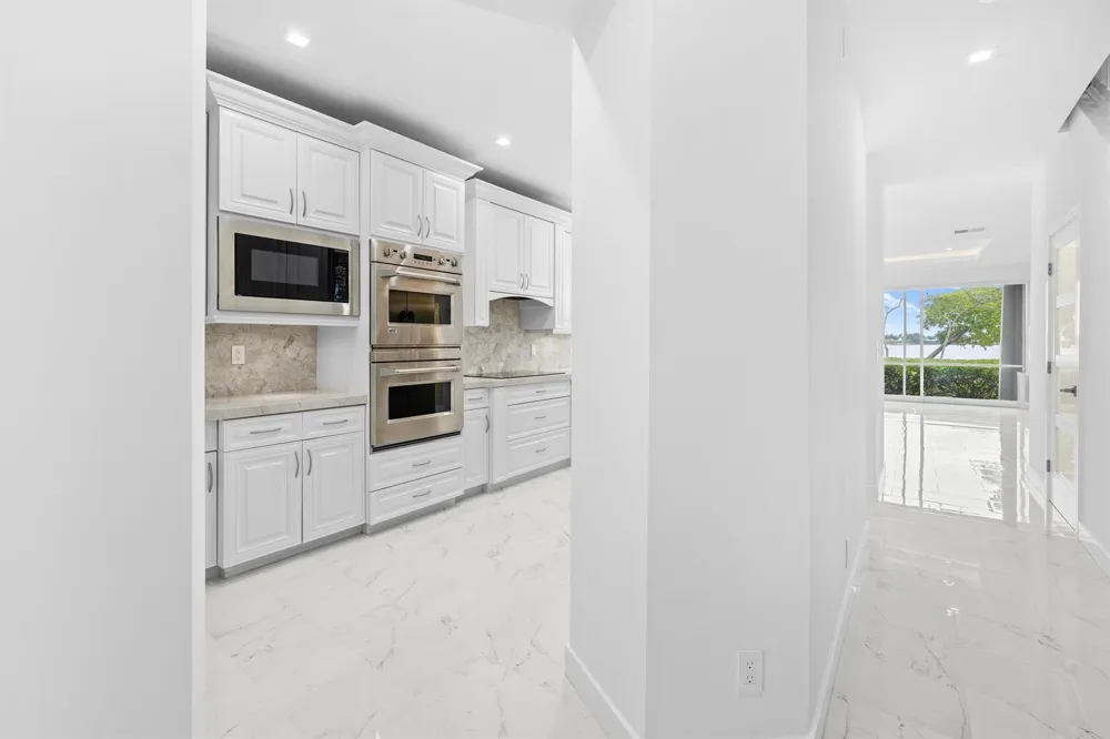 88 Lakeshore Drive Hypoluxo, FL 33462