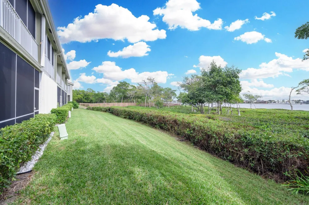 88 Lakeshore Drive Hypoluxo, FL 33462