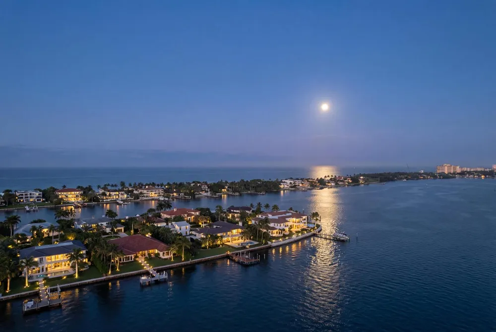 88 Lakeshore Drive Hypoluxo, FL 33462