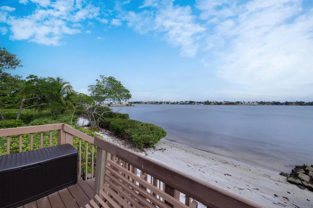 88 Lakeshore Drive Hypoluxo, FL 33462