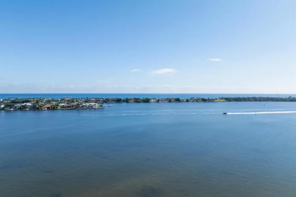 88 Lakeshore Drive Hypoluxo, FL 33462
