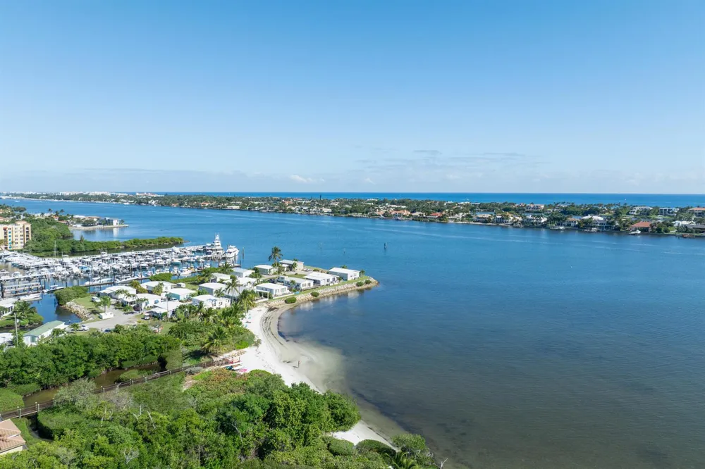 88 Lakeshore Drive Hypoluxo, FL 33462