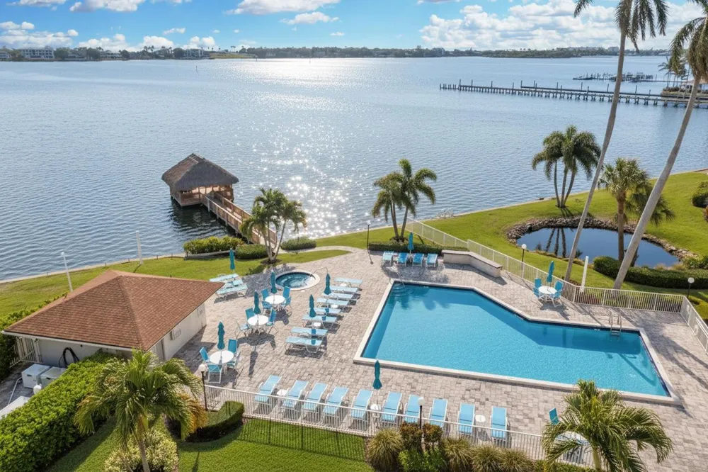 88 Lakeshore Drive Hypoluxo, FL 33462