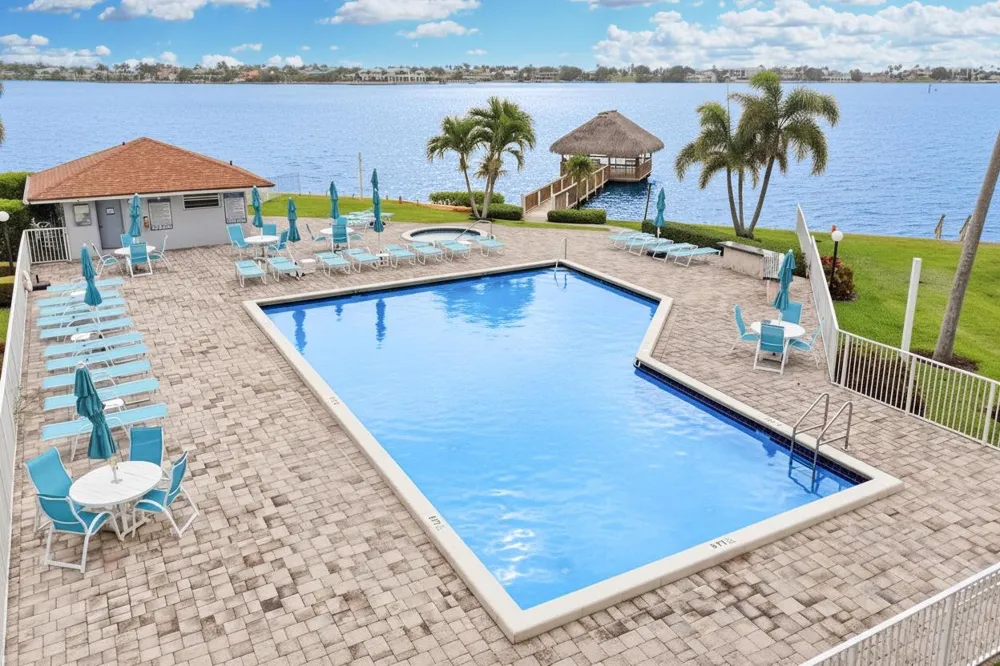 88 Lakeshore Drive Hypoluxo, FL 33462