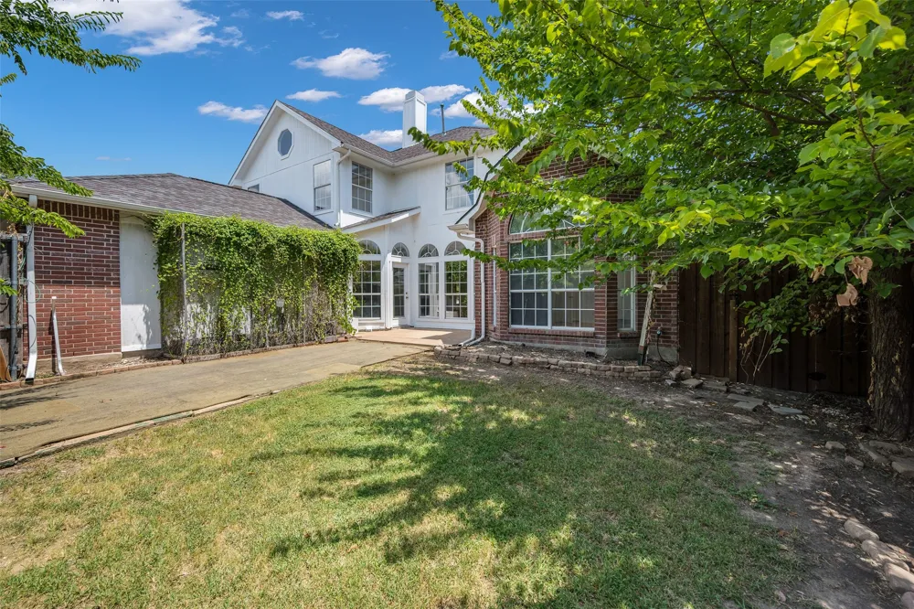 7122 Don Gomez Lane Garland, TX 75043