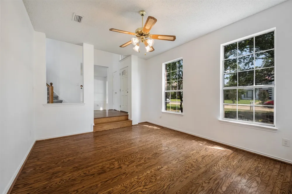 7122 Don Gomez Lane Garland, TX 75043