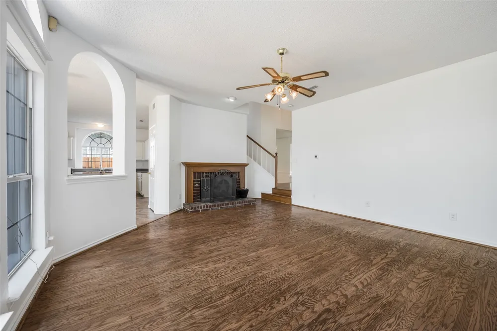 7122 Don Gomez Lane Garland, TX 75043