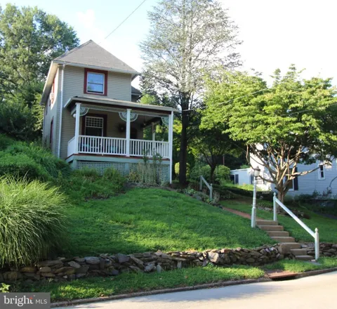 821 ROCK LANE