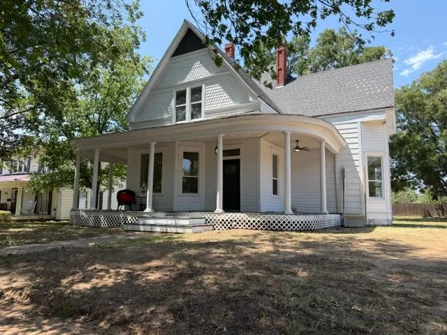 424 Hinckley Street Holdenville, OK 74848