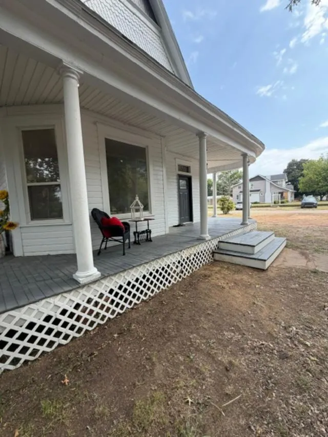 424 Hinckley Street Holdenville, OK 74848