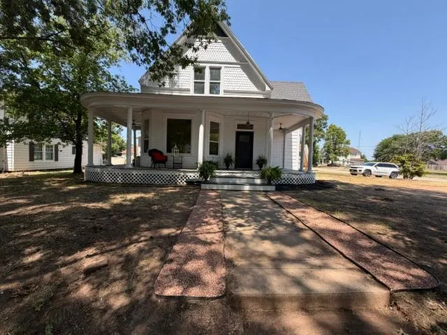 424 Hinckley Street Holdenville, OK 74848