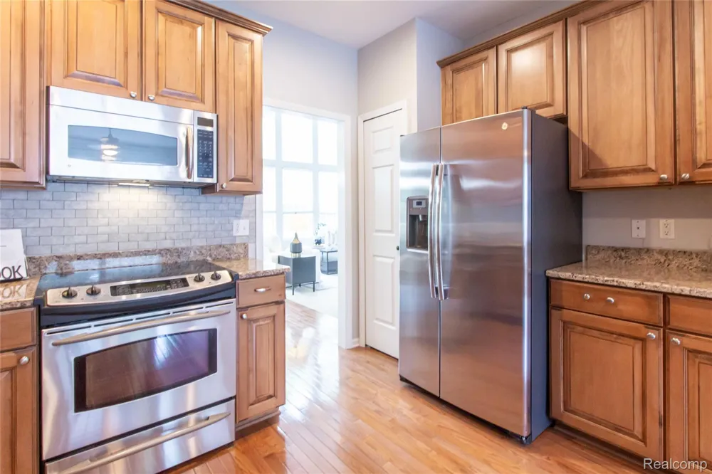 1286 Alameda Boulevard Troy City, MI 48085