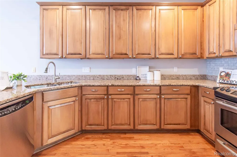 1286 Alameda Boulevard Troy City, MI 48085