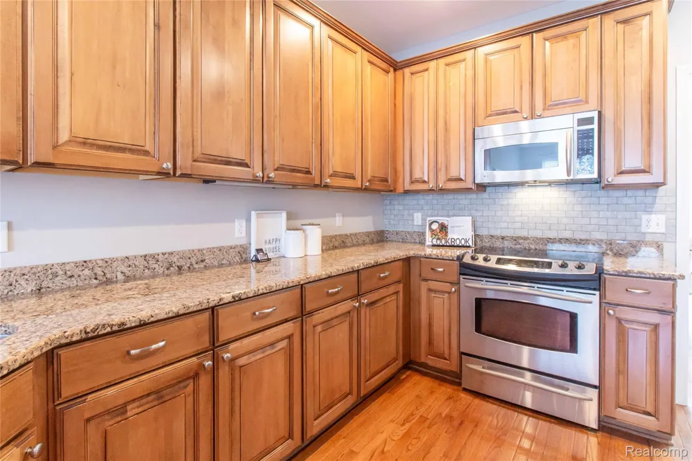 1286 Alameda Boulevard Troy City, MI 48085