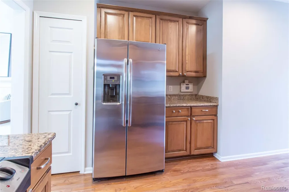 1286 Alameda Boulevard Troy City, MI 48085