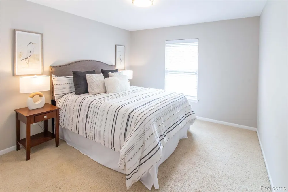 1286 Alameda Boulevard Troy City, MI 48085