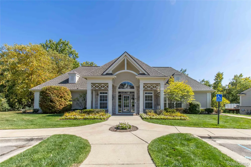1286 Alameda Boulevard Troy City, MI 48085