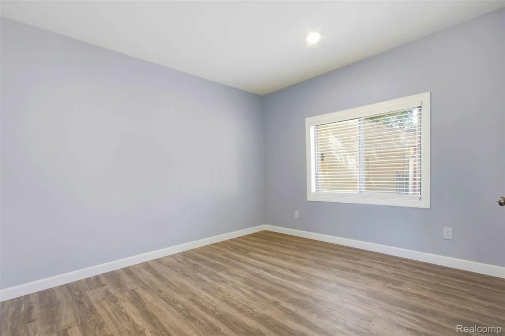20600 Lennon Street Harper Woods City, MI 48225