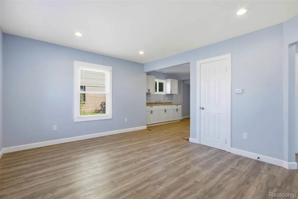 20600 Lennon Street Harper Woods City, MI 48225