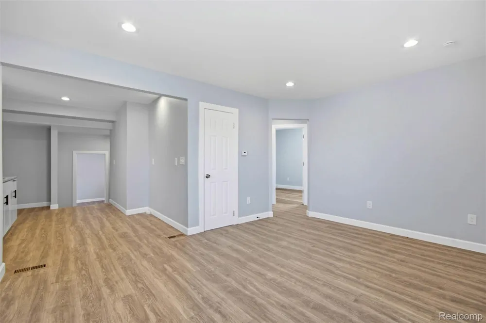 20600 Lennon Street Harper Woods City, MI 48225