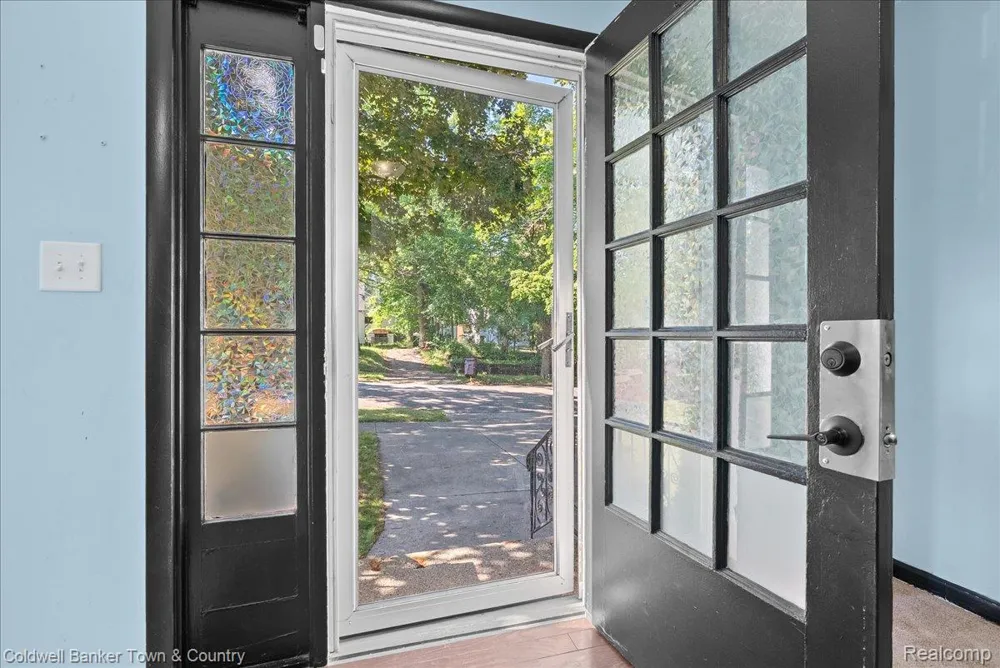 617 Irvington Avenue Lansing City, MI 48910