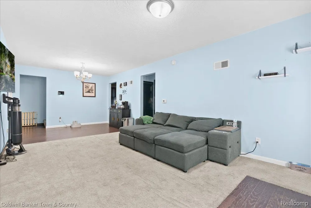 617 Irvington Avenue Lansing City, MI 48910