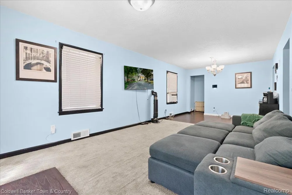 617 Irvington Avenue Lansing City, MI 48910