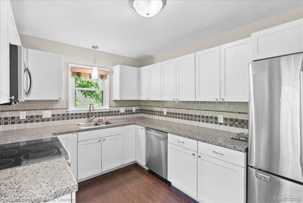617 Irvington Avenue Lansing City, MI 48910