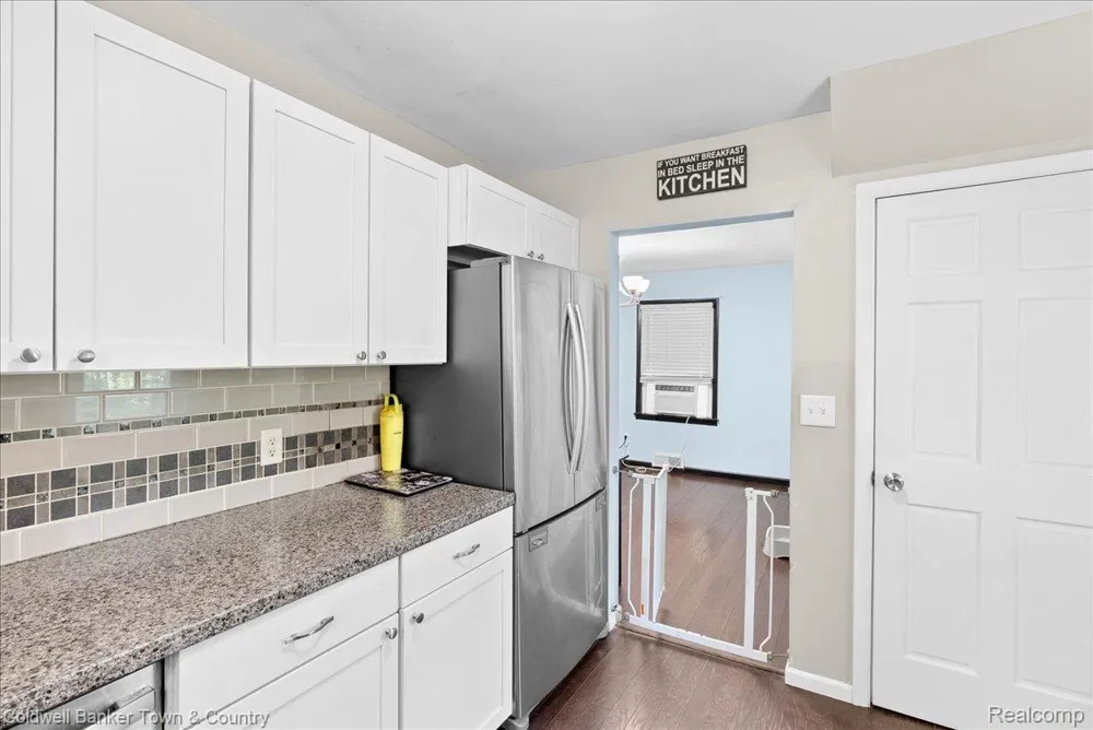 617 Irvington Avenue Lansing City, MI 48910