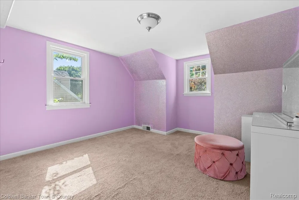 617 Irvington Avenue Lansing City, MI 48910