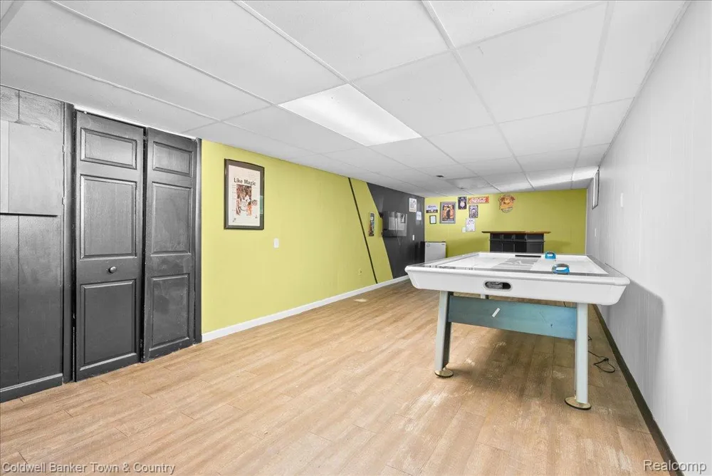 617 Irvington Avenue Lansing City, MI 48910