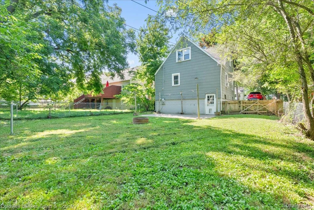 617 Irvington Avenue Lansing City, MI 48910