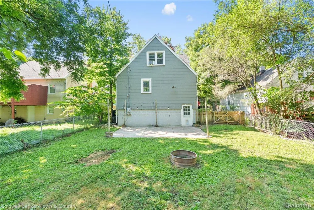 617 Irvington Avenue Lansing City, MI 48910