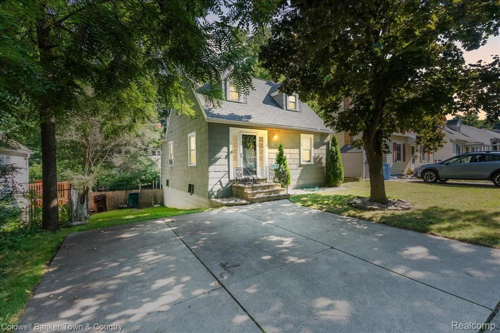 617 Irvington Avenue Lansing City, MI 48910