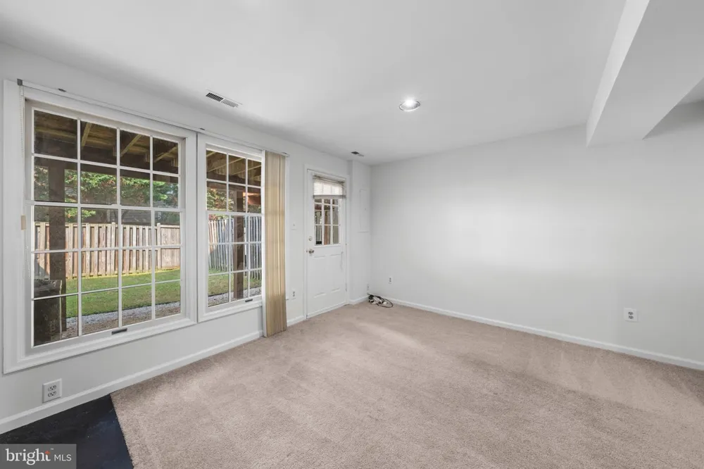 6528 SKYLEMAR TRAIL Centreville, VA 20121