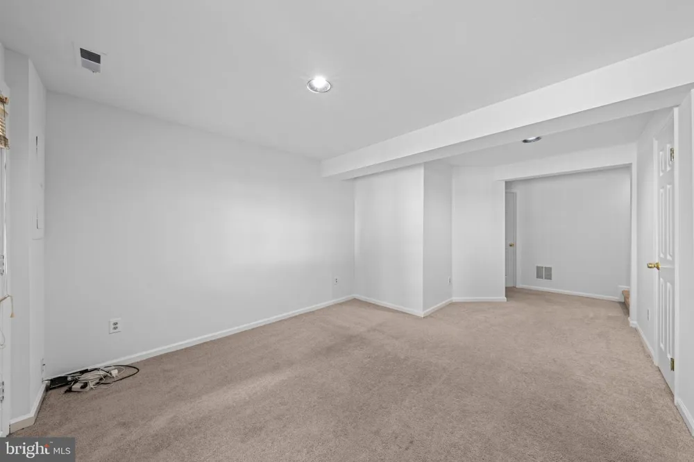 6528 SKYLEMAR TRAIL Centreville, VA 20121