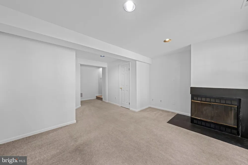 6528 SKYLEMAR TRAIL Centreville, VA 20121