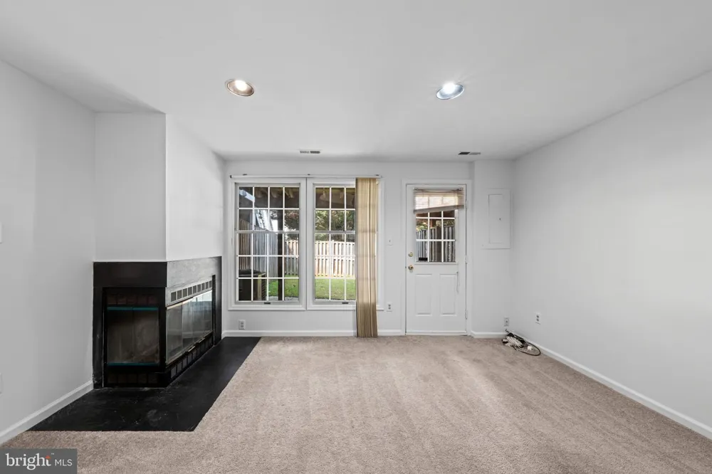 6528 SKYLEMAR TRAIL Centreville, VA 20121