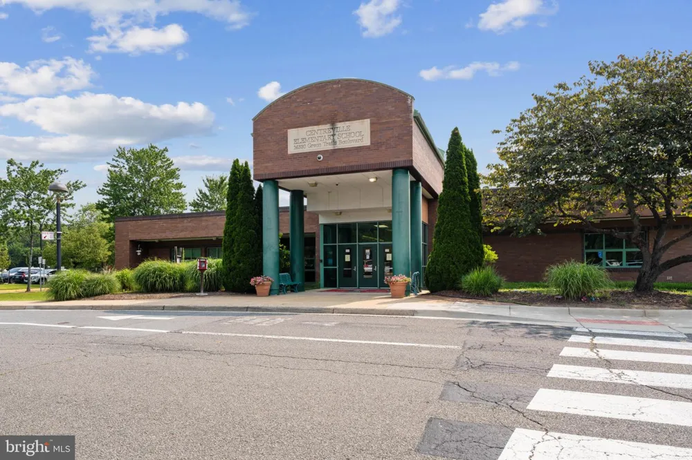 6528 SKYLEMAR TRAIL Centreville, VA 20121