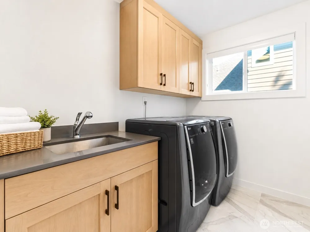 16534 77th Avenue NE Kenmore, WA 98028