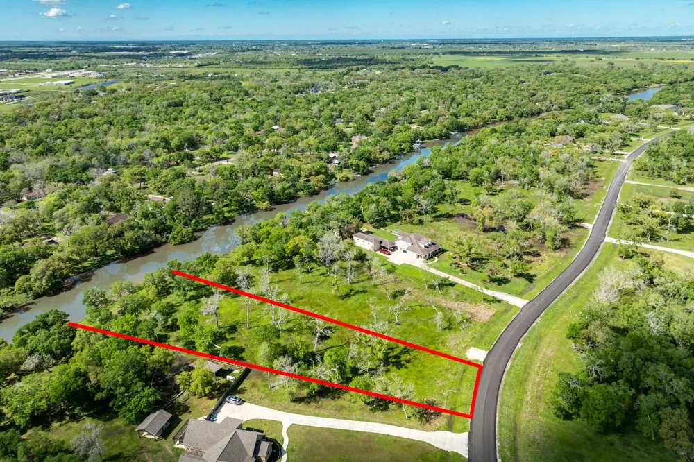 32718 Bayou Bend Richwood, TX 77515