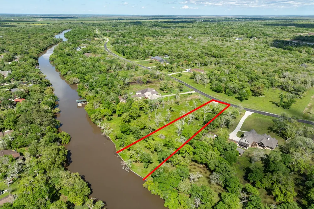 32718 Bayou Bend Richwood, TX 77515