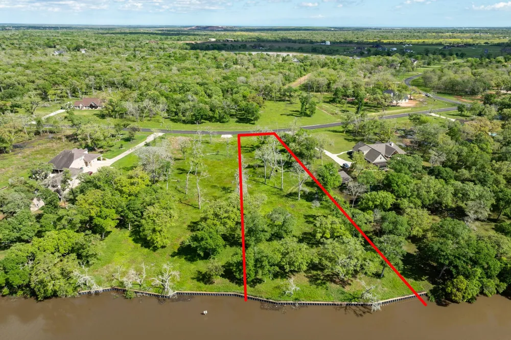 32718 Bayou Bend Richwood, TX 77515